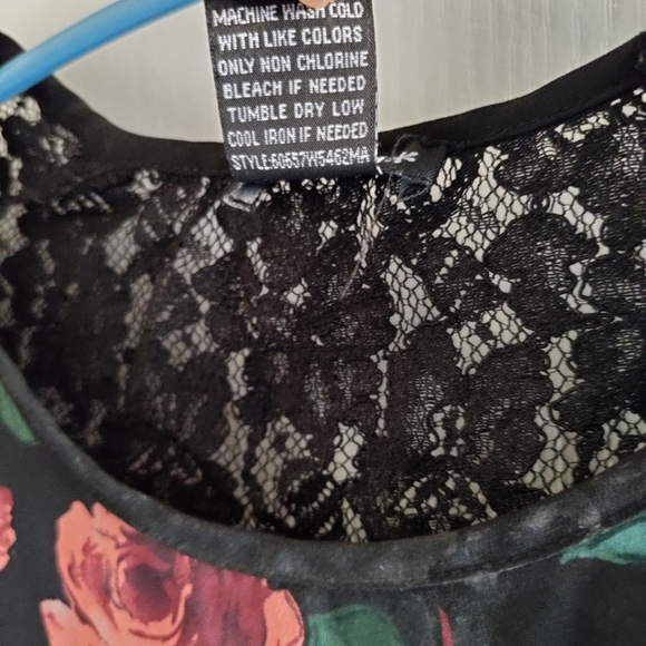 Rose Pattern Top 🌹 - Picture 4 of 4